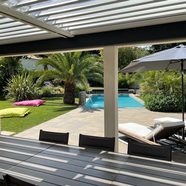 Maison moderne dans un écrin de verdure à proximité de La Rochelle et l'Ile de ré.