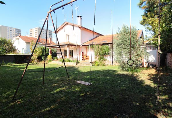 Bron - La maison de Bruno, Emilie et leurs enfants