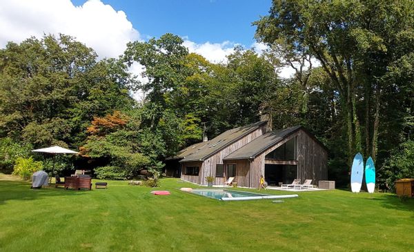 Maison avec piscine au milieu d'un parc arboré à Sucé sur Erdre.