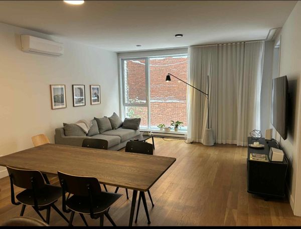 Condo moderne et spacieux avec grand bureau au cœur du Plateau Mont-Royal !