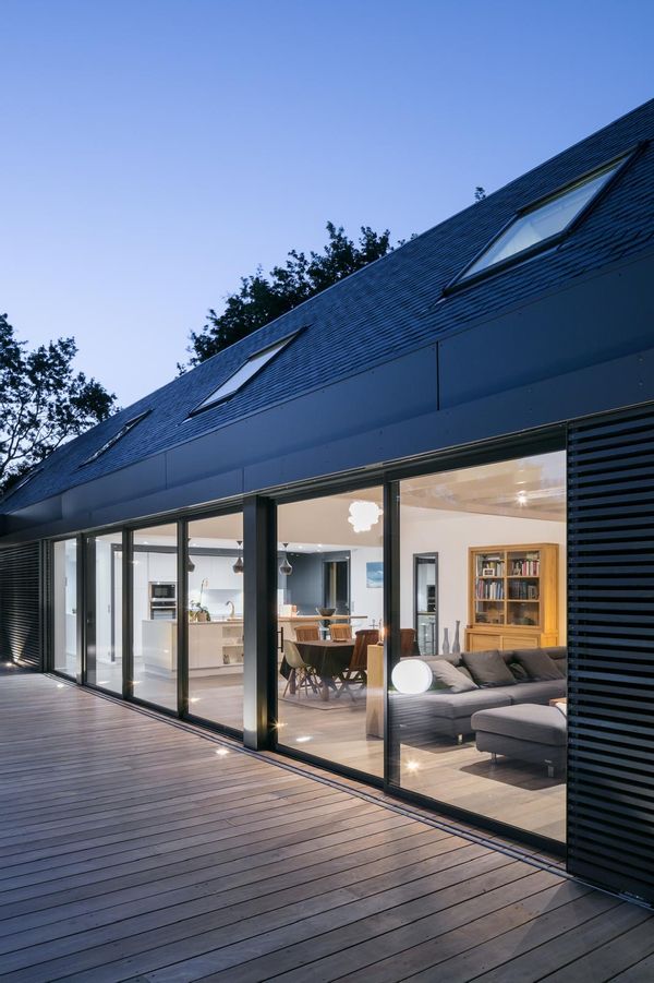 Maison d’architecte avec grand jardin à 400 m de la mer du golfe du Morbihan. Proche bourg de Baden
