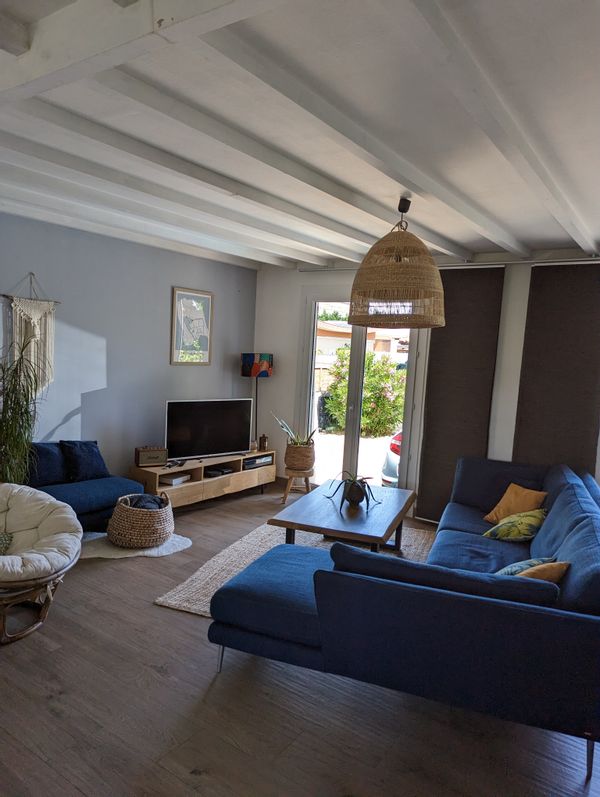 Maison familiale avec piscine et jeux extérieurs