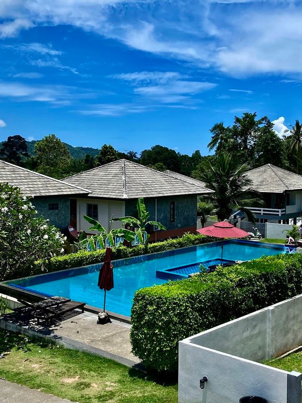 Arredata in stile moderno ed europeo, per coppie, famiglie (1–2 bambini) o lavoratori da remoto.