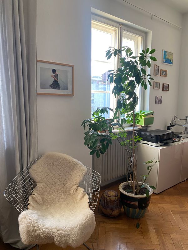 Eigenes Zimmer in Einfamilienhaus.