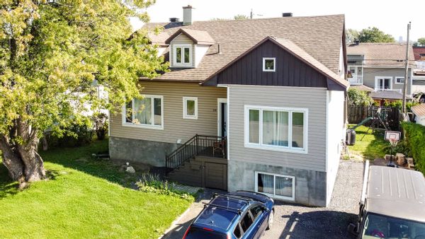 Maison lumineuse avec cour privée, proche du Vieux-Québec et des grands attraits!