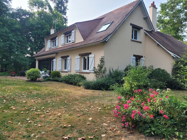 chambres dans une maison sur terrain boisé
