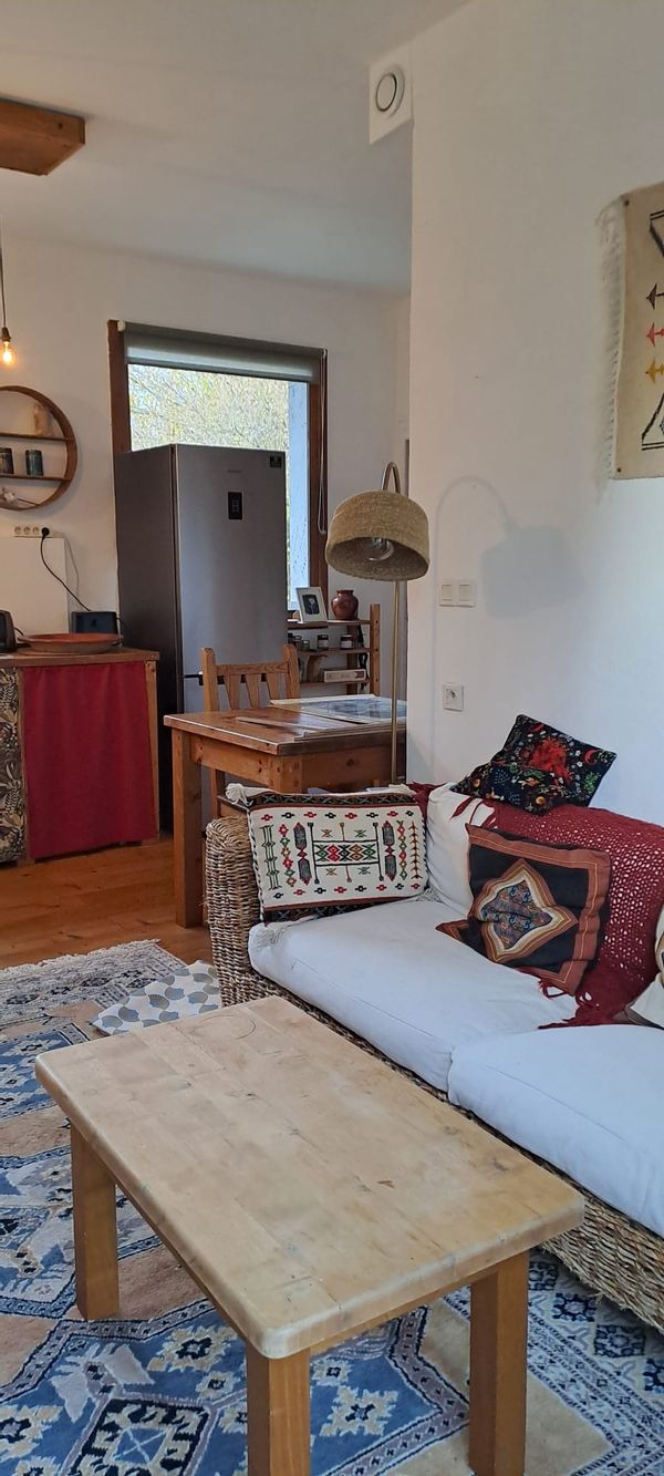 Au pied de la grande sûre, dans le massif de Chartreuse la maison de Lola est un havre de paix.