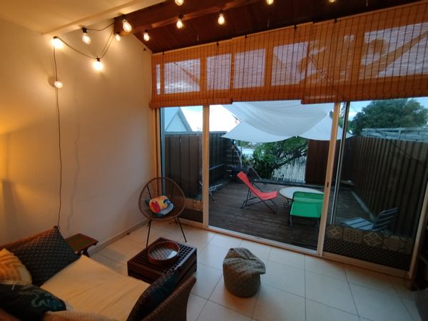 Maison au calme d'une résidence, 2 chambres, 2 espaces extérieurs. A 15 min en voiture de la plage.