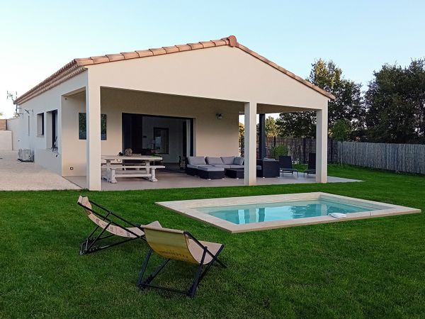 La maison de Fontareches avec piscine, jardin et parking privée proche d' Uzes.