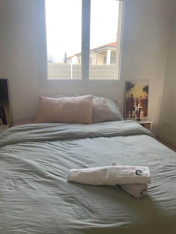 Chambre dans maison de campagne chaleureuse et spacieuse, au cœur d’un village authentique