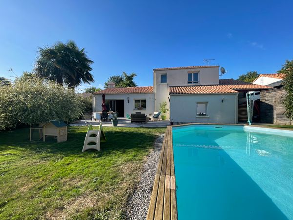 La maison d’Alexandra est d’un excellent confort, belle, ordonnée, à proximité de Pornic.