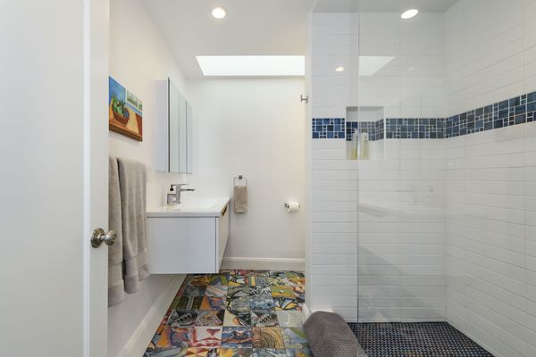 Ocean View, 2-bedroom home, near beach & park in San Francisco's Sunset neighborhood.