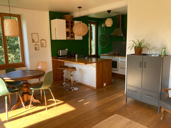 Appartement dans maison familiale en lisière de forêt.