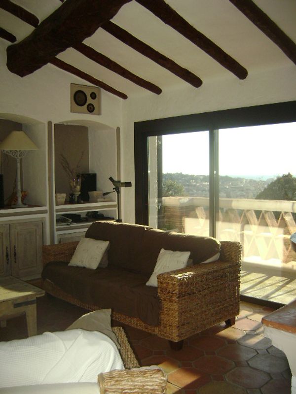 La maison de Michel Maison  vue mer et golfe de St Tropez dans secteur très calme et verdoyant