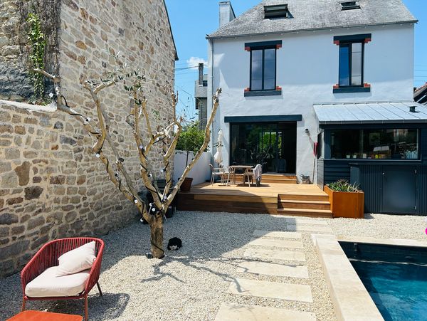 Maison de famille en plein cœur de Quimper avec piscine privée.  À 3 min du centre ville à pied !