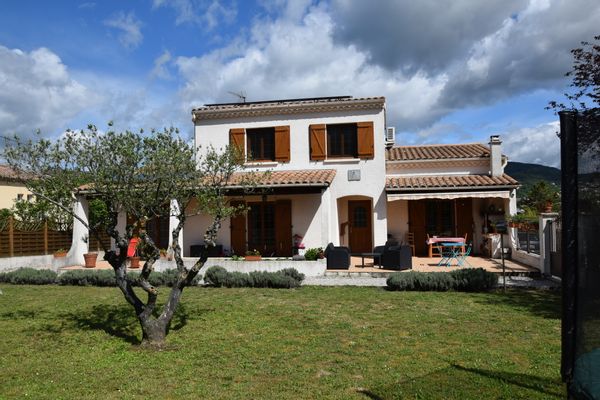 Maison individuelle 8 - 10 personnes au calme à Privas