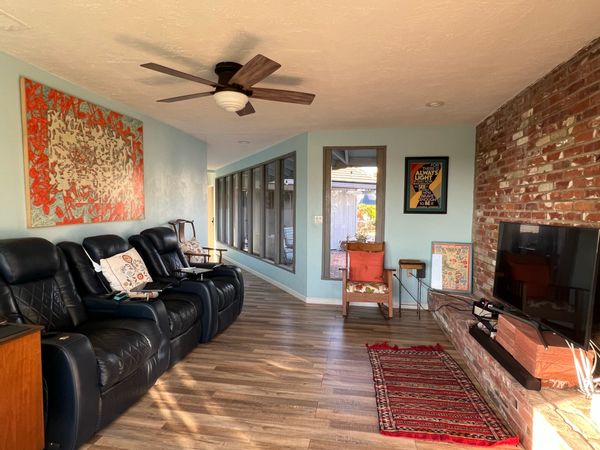 Comfy private rm and bath - QUEEN bed. Hilltop ocean view sunsets, Hot tub, Nespresso