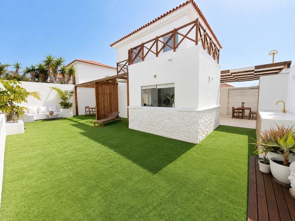 Habitación privada en Villa de 2 plantas con grande jardín, zonas de chill out, piscina,etc MÁXIMO 1