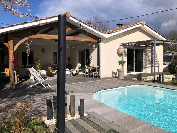 Maison au cœur de la forêt des Landes proche du Bassin d’Arcachon, de l’océan et de Bordeaux.