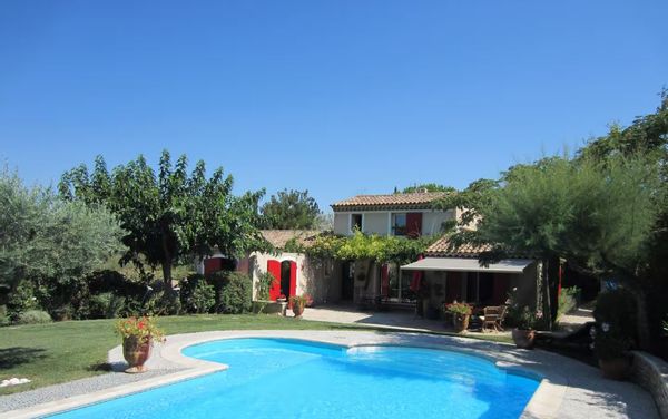 La maison de Nathalie Maison Accueillante en Provence, 4 Chambres et Beau Jardin avec Piscine