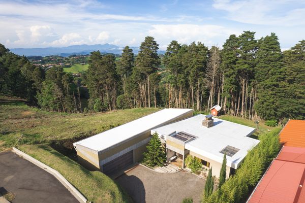 Nova and Samuels hus