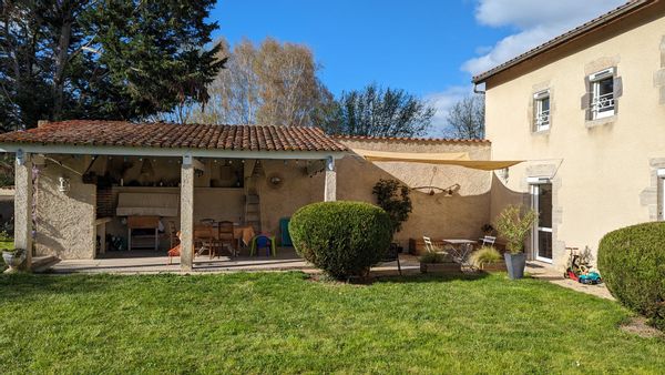 Villa familiale en Auvergne: piscine privée, kids friendly, calme, proche commerces... le bonheur !
