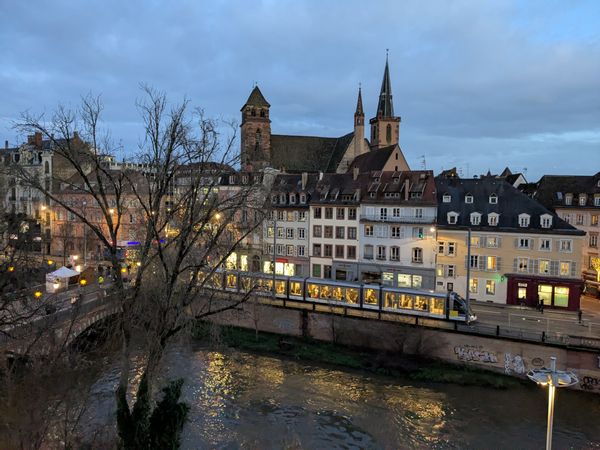 Appartement lumineux rénové au cœur de Strasbourg sur les quais