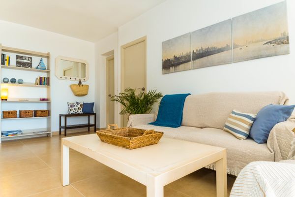 Casa Salina: your refuge facing the Salinas—nature, flamingos, and the beach just 200 m away.