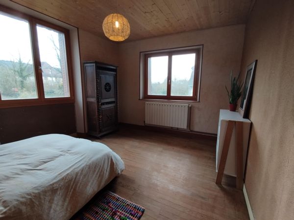 Chambre privée pour adulte + chambre enfant avec 1 lit, possibilité d'en avoir un en plus