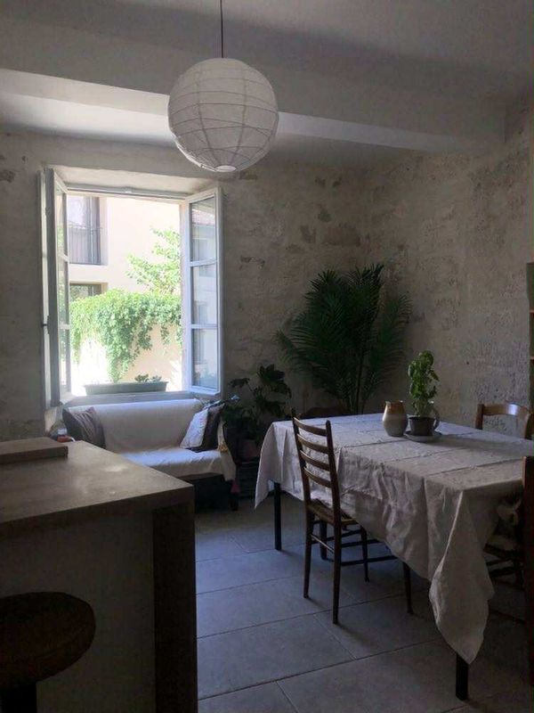 Appartement climatisé avec 2 chambres et terrasse dans le centre-ville d'Avignon
