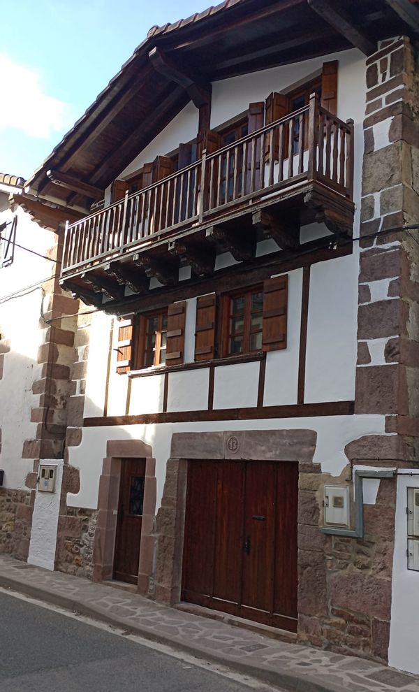 Sunbilla nord Navarre, emplacement idéal. Trois chambres pour 6 personnes. Cuisine et salle à manger