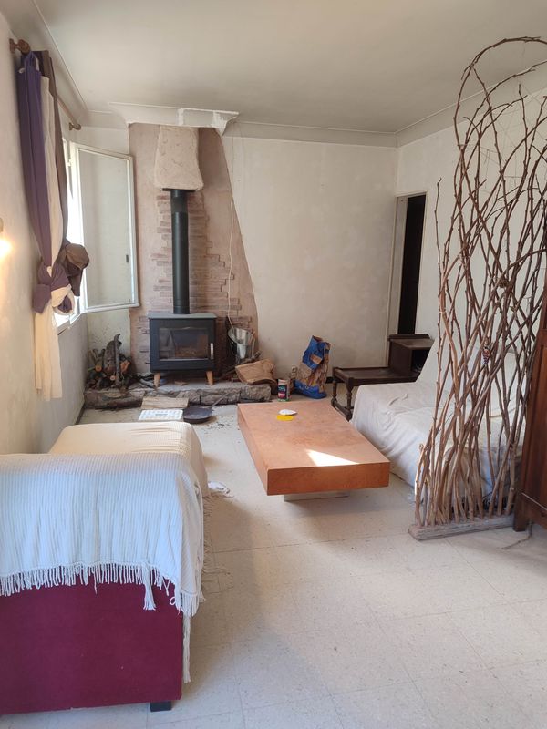 La chambre privée de 10m2 avec penderie, placard vue jardin et deux lits simples de 80 x 200cm