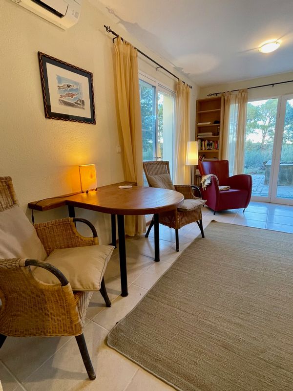 Privat lejlighed til 2 personer i en olivenlund med udsigt over Ebro-deltaet