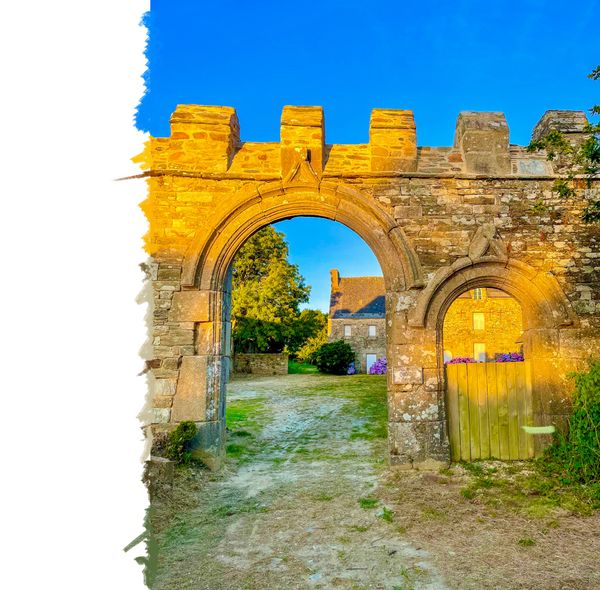 Manoir breton du 12e au 16e siècle sur 1,5 Ha, à 3 kilomètres des plages