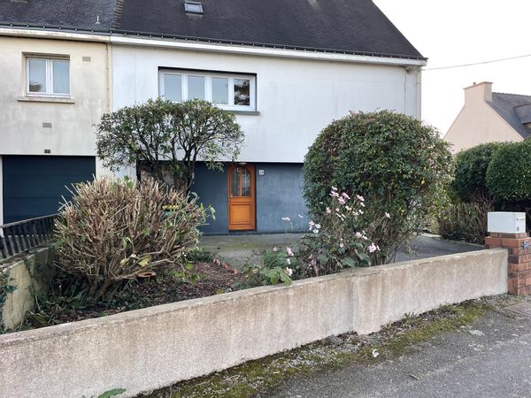 Maison familiale de ville, située à proximité de Lorient et du bord de mer.