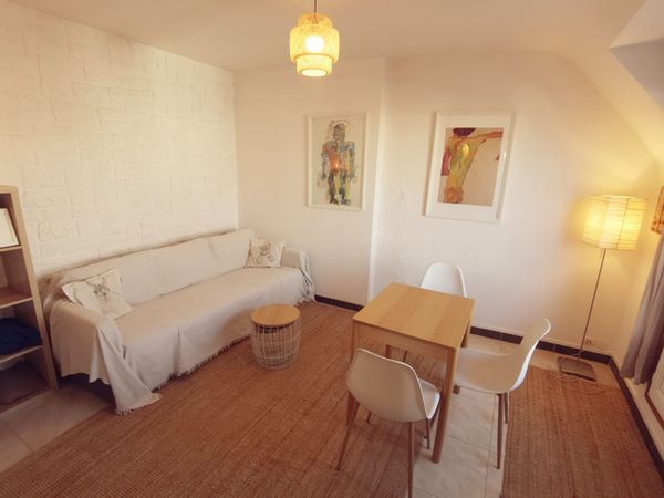 Calme et charmant à 8 min du métro Château de Vincennes (L1). Bois de Vincennes à 30 mètres.