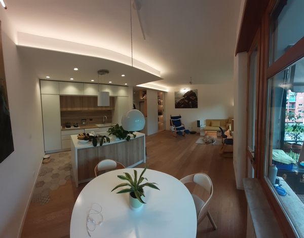 Un open space moderno, cortile interno, parcheggio comodo, vista fiume, comodo ai servizi