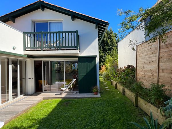 Maison de village à Guethary, sur la côte basque française
5 min de la plage de Parlementia