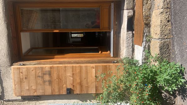 La maison de Lucie est une maison de village accueillante, située près du lac de Serre-Ponçon.