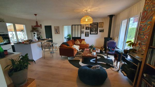 Maison confortable à deux pas de Bordeaux dans une ville en bord de Dordogne. Proche Blayais.