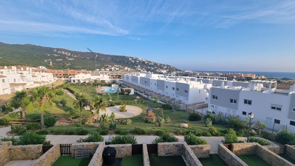 Maison charmante près de la plage avec vue sur la montagne, confortable et bien équipée.