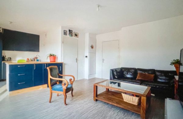 Chic 2BR Paris Retreat Steps from the Eiffel Tower