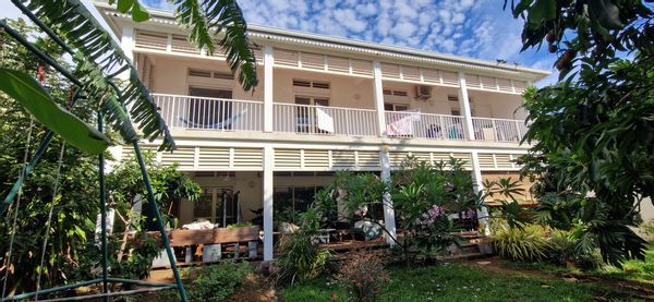 maison créole avec jardin, ruelle calme dans centre-ville