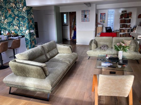 En lisiere de la foret de Montmorency mais aussi proche du train qui emmene à Paris en 1/2 heure.