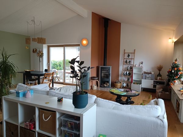 Maison lumineuse avec jardin, cadre verdoyant, proche montagne (ex: Chamrousse 25min)