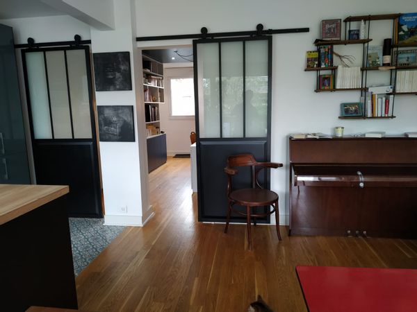 Appartement calme et ensoleillé. Proche du Père-Lachaise et des métros parisiens.