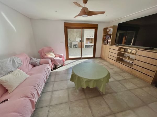 Casa muy amplia a 30 min de Alicante y a 30 min de Murcia