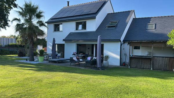 Maison d'Ana, Sylvia et Denis - et deux adorables chats