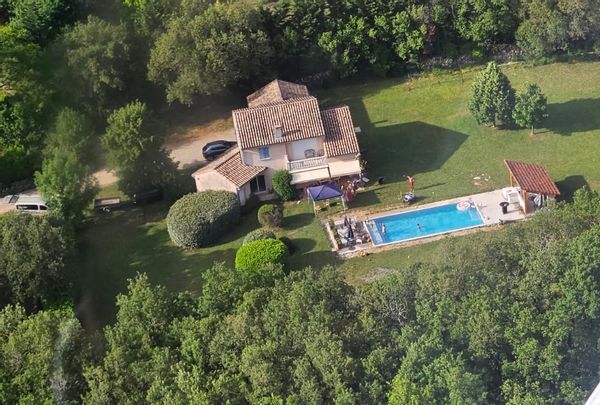 Maison Provençale au cœur d'un petit hameau en Aveyron, avec 4 chambres.