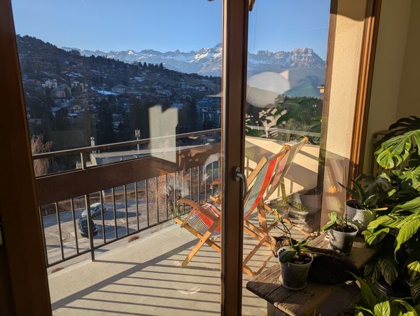 L'appartement au pied du Mont Blanc, est à 10 minutes des remontées mécaniques du domaine skiable.